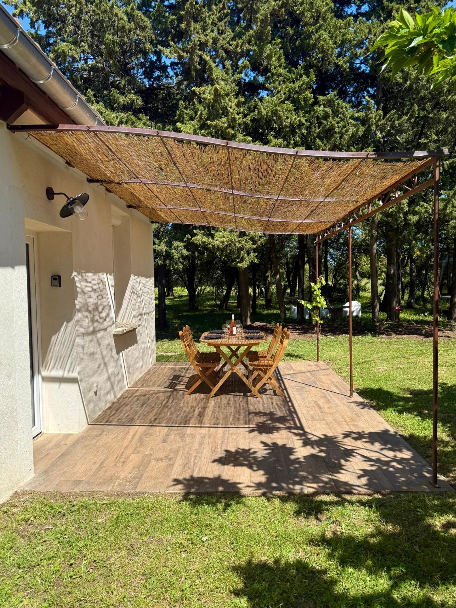 Maisonnette Avec Petite Foret Valréas Dış mekan fotoğraf